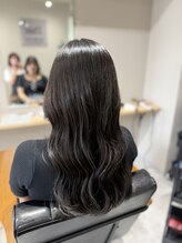 アンビス(1bis)&nbsp;オレンジ味を抑えた艶感グレージュ