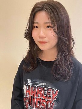 トップヘアー アヴェニュー 刈谷(TOPHAIR Avenue) 大人可愛いセンターパートロングスタイル！/アッシュブラック