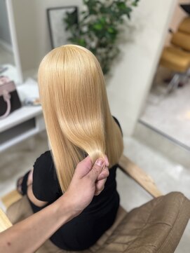 カリーナ(CARINA) ハイトーンカラー/ベージュブロンド