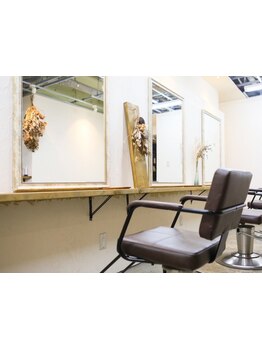 周りを気にせずゆったり過ごせる上質な空間と、一人ひとりに寄り添ったカウンセリングで理想のスタイルに。