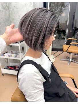 ヌエン 渋谷(NU/EN) ホワイトパールバレイヤージュ ロブ 前下がりボブ