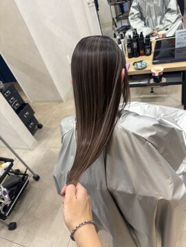 エモ(emo) 透明感艶髪スタイル