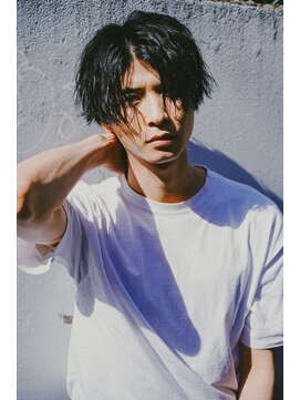 クロムトウキョウ ザ バーバー 新宿本店(CHROM TOKYO the Barber) 波打ちスパイラルパーマセンターパートマッシュ