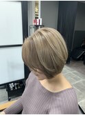 ミルクティーベージュ、ナチュラルグラデーション、ショートボブ