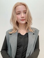 トルネード(TORNADO)&nbsp;海外ヘア ブロンドヘア ワンホンヘア くびれヘアt231215