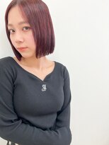 シイノ(Siino)&nbsp;ぱっつんボブとレッドカラー