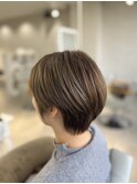 アッシュ系ハイライト × ハンサムショート