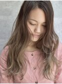 ライトベージュ×フェザーロング