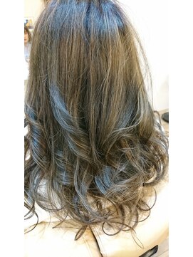 エール(ale) 毛先レイヤー