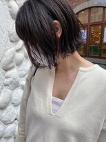 モルニ(MORNI)&nbsp;ダークカラー_マロンベージュ Aラインボブ かきあげ