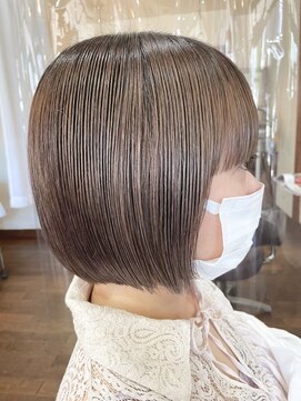 シークヘアー(Chic hair) ブリーチカラー ボブ ミルクティー