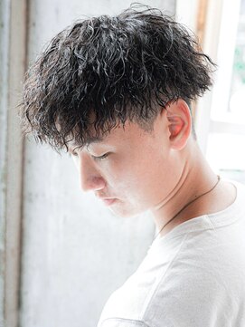 アルファ 新宿(alpha) フェザーパーマ/ブルーブラック/刈り上げセンターパート[新宿]