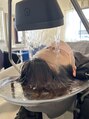 ヘアーサロン エクラ(HAIR SALON eclat)&nbsp;5分間頭を優しく刺激し包み込む、お湯の温もりを感じる頭浸浴。