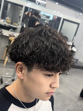 フィフス トウキョウ (fifth TOKYO) 渋谷波巻きパーマメンズカットハイライトマッシュスパイラル