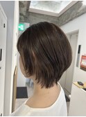 軽やかブラウンのショートボブ