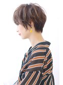 ことりベージュネイビーカラー毛先パーマ小顔ワンサイドショート