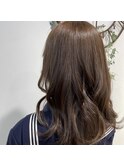 オリーブベージュ