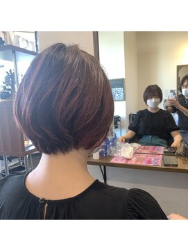 ヘアストーリー リズム(hair story r ism) 耳掛けも可愛いイヤリングカラーとショート♪