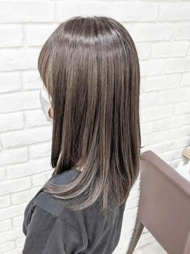 ミーティア バイ クアトロ(Meteor By QUATRO) 艶ベージュストレート