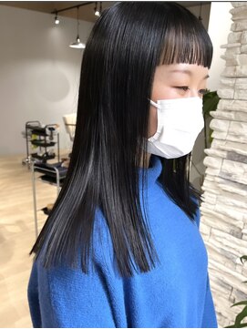 ヘルム(Helm) ダークグレー×切りっぱなしロング