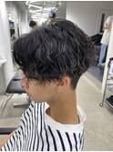 ツイストスパイラルパーマセンターパートツーブロックメンズ栄