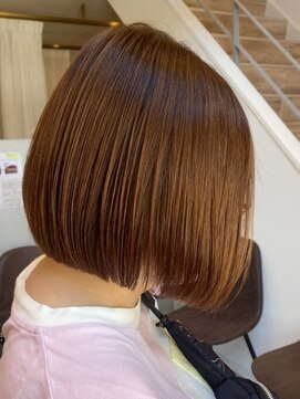 マイン(MINe) 暖色系カラー オレンジベージュ 切りっぱなし 前下がりボブ