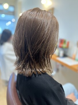 ヘアデザイン エソラ(hair design esora) ミディアムレイヤー #透明感白髪ぼかし