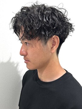 ヒュイル バイ ニアウ(Hwyl by Niau) メンズマッシュパーマニュアンスパーマスパイラルパーマ刈り上げ