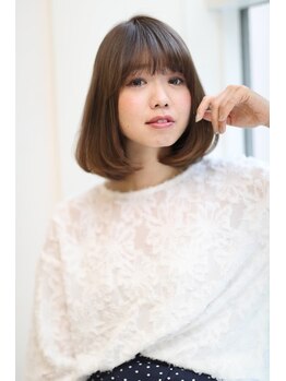パルファン ヘアアンドスパ(PARFUM HAIR&SPA)の写真/女性らしい品の良さと程よい抜け感が◎シルエットを意識したカットでショート/ボブも乾かすだけでキマる