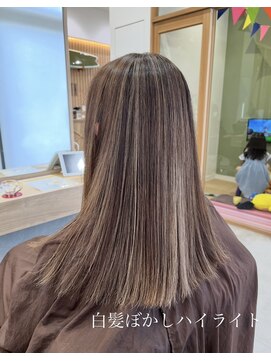 アース 若葉台店(EARTH) 白髪を隠すのではなく、活かすという選択。