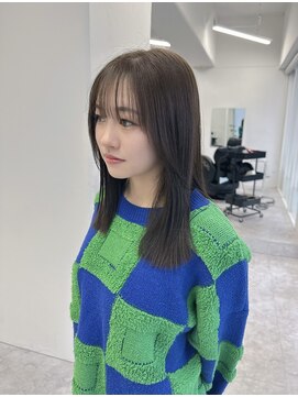 オリーブベージュ