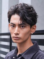 フィフスパーク(fifth PARK)&nbsp;渋谷センターパートメンズカットフェザーパーマ微分け緩め毛流れ