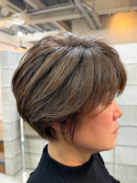 ルーファス 恵比寿 渋谷(Ruufus) 40代50代60代 おすすめ 大人耳かけショートボブ 2602