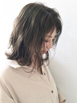 ヴィッカエコル (vicca 'ekolu)&nbsp;《'ekolu 横山》ミディロブ×透明感オリーブグレー