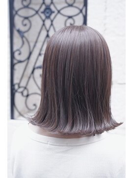 ティンク センター南 (Tink) ベドウィンブラウン/ボブ/外ハネ/ブリーチなし