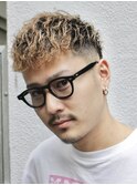 ツーブロックフェードソフトツイストベージュスペインカール