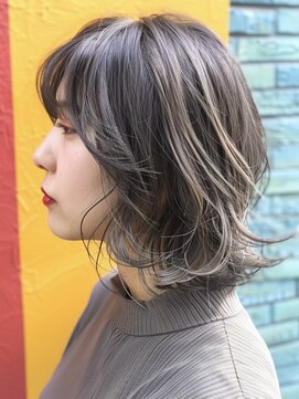 アルトリスト(Altruist Aging×HAIR&SPA) ★ダークブルーワンホンレイヤーミルクティーブロンドボブ