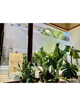 【8時～24時まで営業】年末年始も営業。プライベートサロンだからお子様連れも安心。