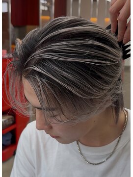 テンバイリップスヘアー(TEN by LIPPS hair) 大人かっこいいシルバーグレーバレイヤージュセンターパート