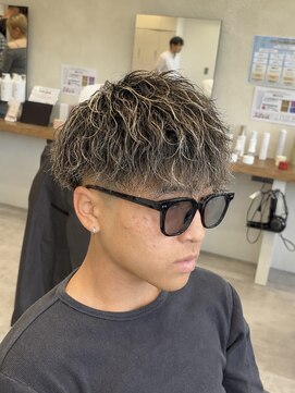 ルースト 京都駅前店(ROOST) ホワイトメッシュツイストパーマ/MEN’S HAIR/刈り上げマッシュ