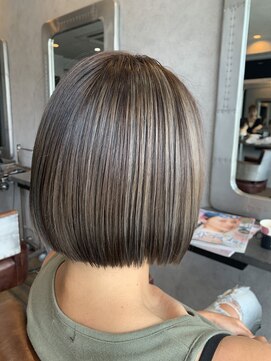 ヘアサロンM 新宿 ハイライト×切りっぱなしボブ