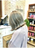 切りっぱなしボブ　ミントシルバー