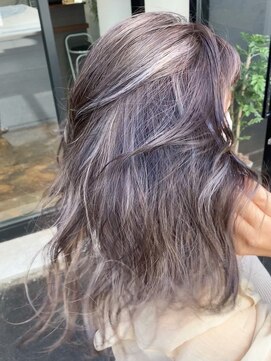 ノラ ウメダ(NORA UMEDA) 【NORA UMEDA 高木】外国人風ホワイトグレーハイライトカラー