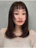 ミディアムレイヤーワンカール内巻き黒髪ネビージュ顔まわり