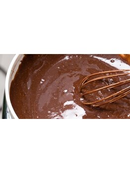 頭皮や髪の負担を軽減し美髪へ。厳選された漢方カラーで白髪染めも楽しめます。