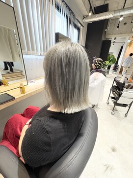 オペラバイジーナ(OPERA by ZINA) ブリーチカラー&カット