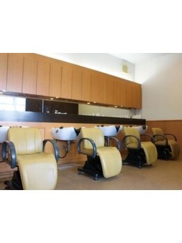 "高濃度炭酸ヘッドスパ"で汚れを落とし、頭皮環境を改善へ導きます。他メニューとの組み合わせがオススメ◎