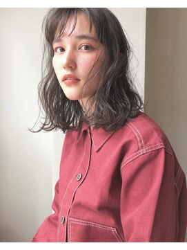 ニール(Neelu) 【Neelu】ニュアンスカールが可愛いミディアム