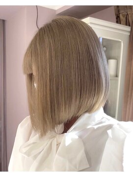 シェリ(che'rie) 前下がりボブ・ハイトーンカラー☆