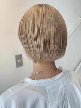 イト(ito) 【 ito / 梅田 】ハイトーンベージュカラー×ミニボブ